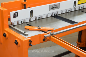 Гильотина механическая ножная Stalex Q01-1.5х1320